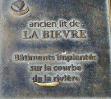plaque Paris Bièvre ancien lit bâtiments implantés sur la courbe de la rivière