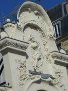 Détail de la façade de l’Elysée Montmartre