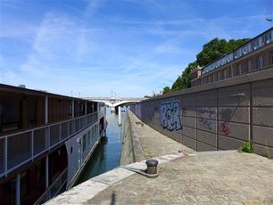 Port de la Rapee on the left pleasure boat on the right behind the wall the forensic institute 