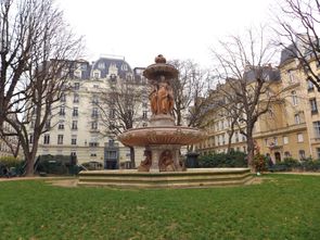 Louvois fountain and garden rue Richelieu