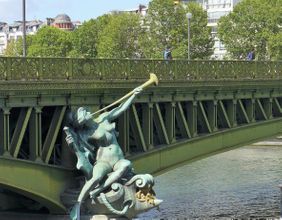 Brige Pont Mirabeau statue Abundance