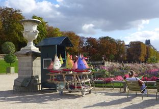 Loueur de bateaux jardin du Luxembourg
