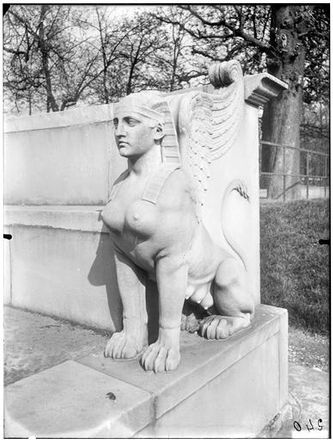 Statue de Chimère
Tuileries - Jardin de Robespierre (Note d’Atget)
Atget – 1911
Médiathèque de l'architecture et du patrimoine