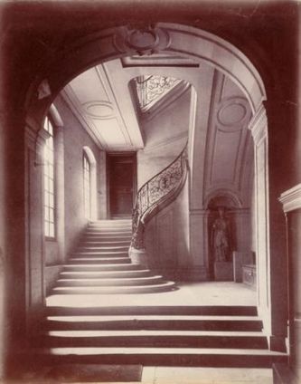 Escalier, vestibule Hôtel de la Grange
(construit pour Thomas Le Lièvre de La Grange  en 1673)
4 et 6 rue de Braque
Atget
(Musée Carnavalet)