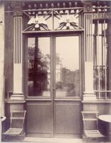 Porte d’entrée Cabaret « Aux deux pigeons »
62, rue de l'hôtel de Ville 
Atget- 1902
(Musée Carnavalet)