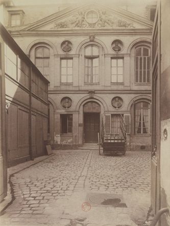 Yard - House of Libéral Bruant
1, rue de la Perle
Atget
(Musée Carnavalet)