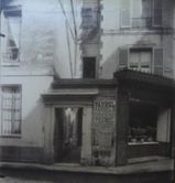 Entrance of the old courtyard of the XVIth century
9, rue Honoré Chevalier
Atget
(Musée Carnavalet)