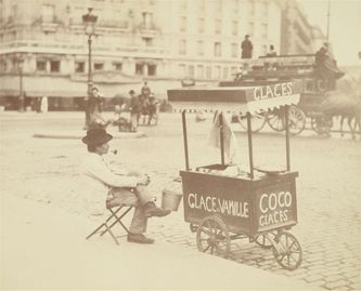 Ice-cream seller, 
rue de Rennes
Atget
(Musée Carnavalet)
