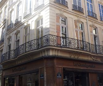 Balcony corner rue Saint-Honoré rue des Prouvaires
