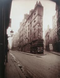 Un coin, à gauche la rue de Seine, à droite, la rue de l’Echaudé 
Atget – 1924
(Musée Carnavalet)
