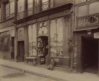 Boutique Louis XVI
3, quai de Bourbon
Atget - vers 1900
(BnF)